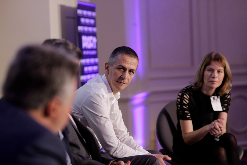 MAKING THE RIGHT MOVES I 
a Strategic Thinking Conference 