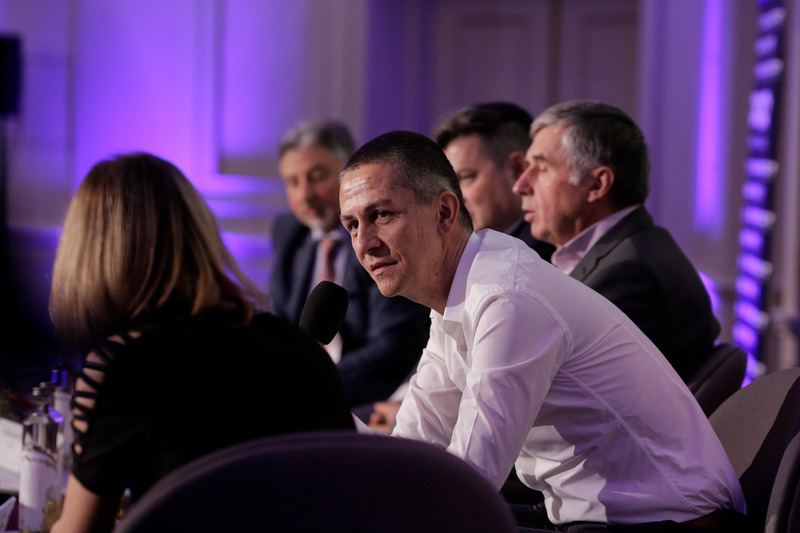 MAKING THE RIGHT MOVES I 
a Strategic Thinking Conference 