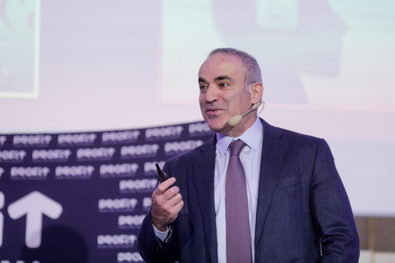 MAKING THE RIGHT MOVES I 
a Strategic Thinking Conference 