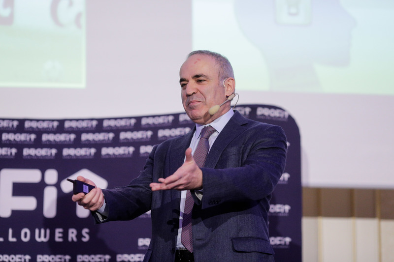 MAKING THE RIGHT MOVES I 
a Strategic Thinking Conference 