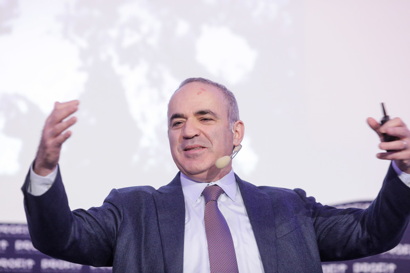 MAKING THE RIGHT MOVES I 
a Strategic Thinking Conference 