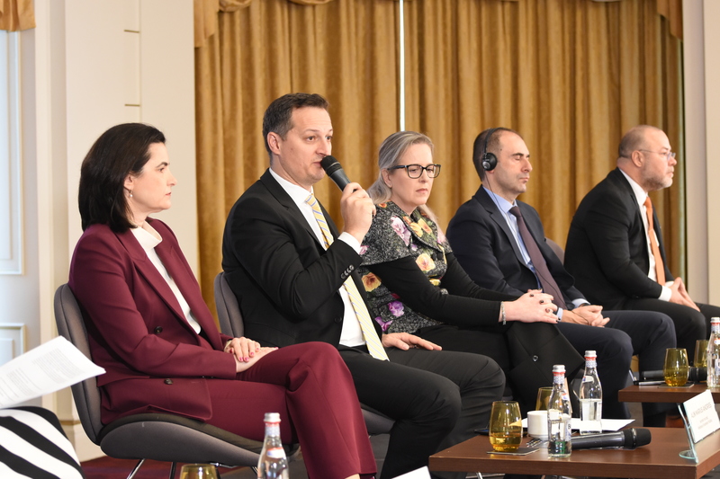 ​Eveniment Profit Financial.forum - Dezvoltarea piețelor financiare într-o perioadă de incertitudini fiscale și economice - Ediția a VII-a