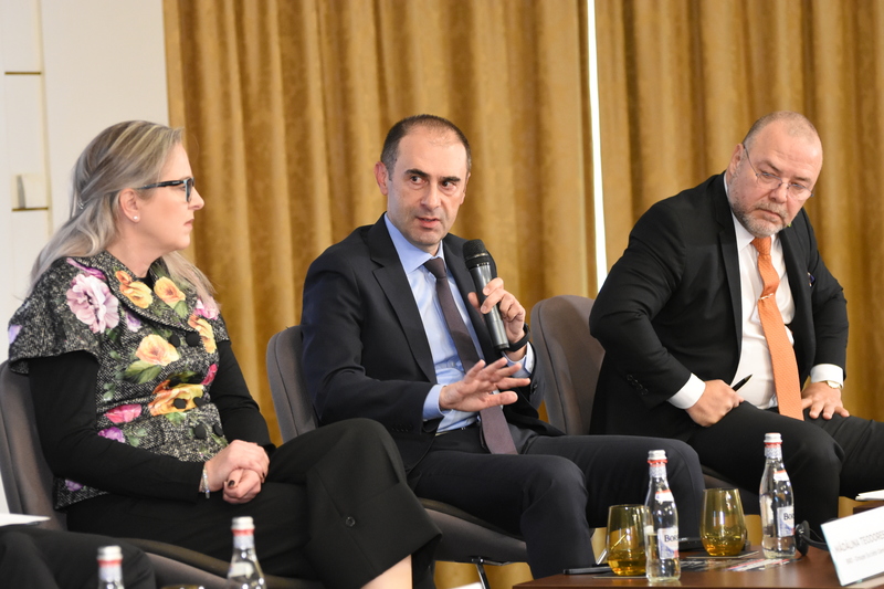 ​Eveniment Profit Financial.forum - Dezvoltarea piețelor financiare într-o perioadă de incertitudini fiscale și economice - Ediția a VII-a