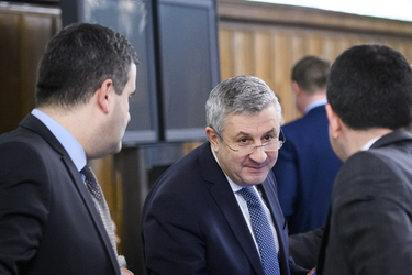 Puterea adoptă ideea fostului ministru de Justiție Iordache: Banii folosiți ilegal în campanie de partide nu mai pot fi confiscați! În schimb, subvenția partidelor poate ajunge la 0,04% din PIB