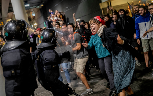 VIDEO Furie și ciocniri la Barcelona, după condamnarea separatiștilor