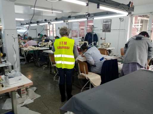 FOTO Controale cu amenzi ale inspectorilor de muncă prin fabrici