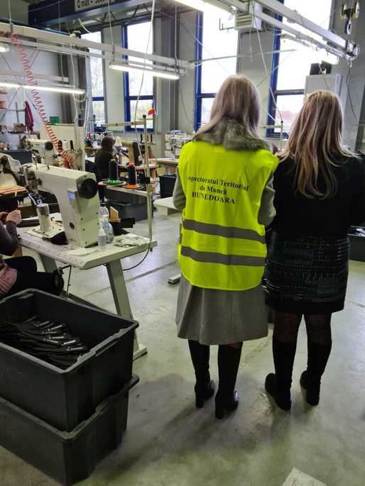 FOTO Controale cu amenzi ale inspectorilor de muncă prin fabrici