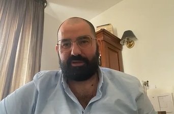 Chef Adi Hădean, revoltat: Lăsați copiii să bage-n ei mizerii sinistre la spațiiile de joacă unde-și țin ziua!