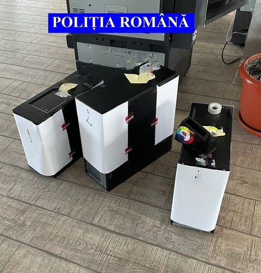 Percheziții la o firmă suspectată că a reprodus ilegal două programe software din domeniul industrial. Prejudiciul, estimat la 1,7 milioane de euro