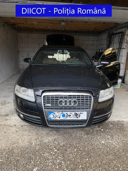 FOTO Mașini cu dispozitive de schimbare a numărului de înmatriculare din mers, folosite de traficanții de țigări