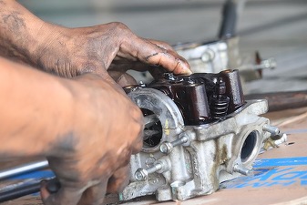 Consiliul Concurenței a declanșat, în premieră, o investigație pe piața forței de muncă auto. Suspiciuni pentru salarii minime