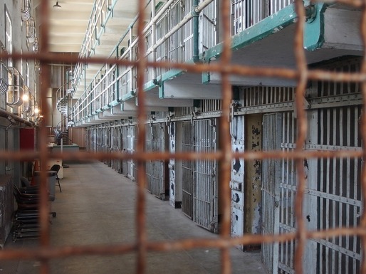 România își echipează închisorile cu tehnologie de cameră portabilă. Înțelegere cu gigantul Motorola