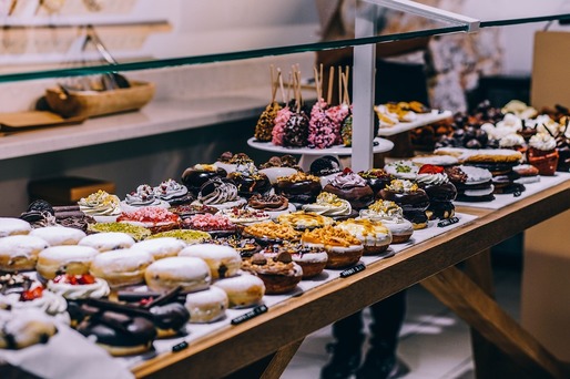 Nutriționiștii recomandă angajaților să nu aducă dulciuri pentru colegi la birou