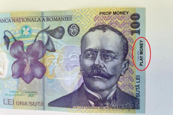 FOTO Curier plătit în România cu bani de jucărie. Un detaliu de pe bancnote a trecut neobservat, deși dădea de gol înșelăciunea