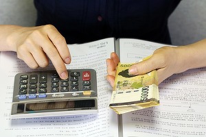 INFOGRAFIC Cea mai mare pierdere a ONG din ultimii 4 ani la redirecționarea impozitului pe venit. Numărul formularelor colectate de la angajații români a scăzut dramatic
