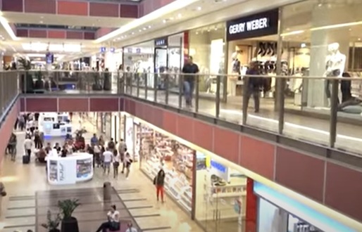VIDEO Un bărbat s-a mutat într-o cameră secretă de la mall ca să nu plătească chirie și utilități