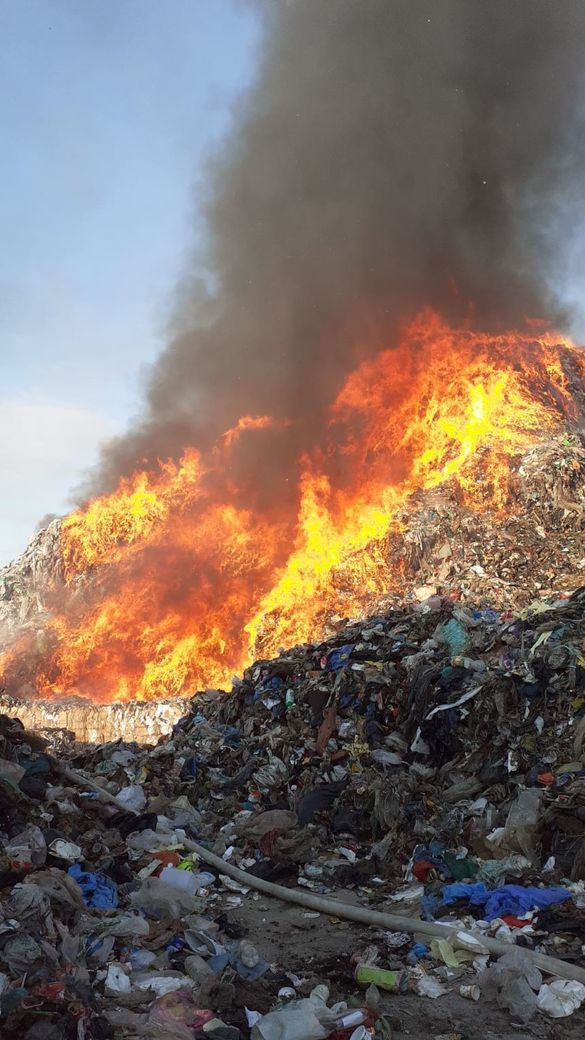 FOTO ISU revine - Incendiul de pe platforma Oltchim de fapt încă nu a fost lichidat