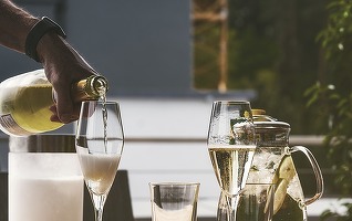 Șampania franceză, pusă în pericol de tarifele lui Trump: producătorii caută piețe alternative