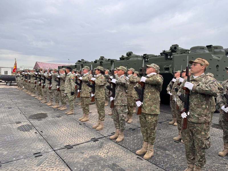 FOTO România a primit din SUA primele vehicule amfibii de asalt AAV-7