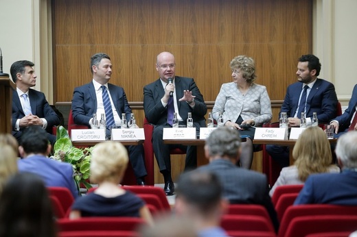 PROFIT GROWTH FORUM Eric Stab, Consiliul Investitorilor Străini: Încă sunt disparități mari rural-urban. Majoritatea furnizorilor de încălzire sunt în insolvență sau aproape de insolvență, trebuie stimulente pentru investiții