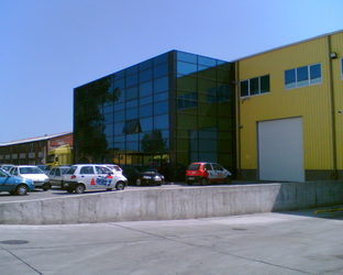 Antreprenorii milionari Alin Dociu și Constantin Vasile cumpără de la fondul britanic de investiții First Property Group un depozit în Ploiești, cu 3,2 milioane euro