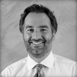 Grecul Stylianos Bairaktaris, fostul CEO al Alpha Finance Romania, a fost recrutat de cel mai mare grup de restaurante din țară ca director financiar