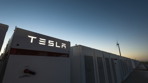 Musk s-a ținut de promisiune: Cel mai mare sistem de baterii Li-Ion din lume a fost instalat înainte de termen