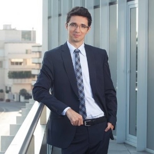 Fondul de investiții Abris Capital Partners îl instalează la conducerea Pehart Tec Grup pe Ionuț Marin, Investment Associate al fondului, fost la Philip Morris. Fondatorul afacerii, Ioan Tecar, demisionează