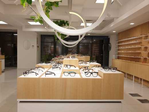Retailerul online de optică Lensa își continuă expansiunea în ofline