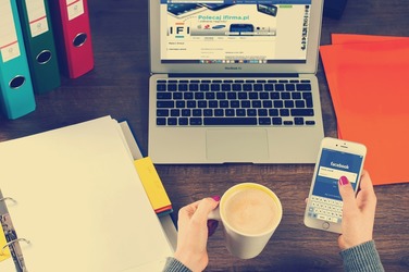 Românii stau zilnic pe internet mai mult decât britanicii și canadienii și sub cei din Philipine Brazilia, Rusia, Turcia 
