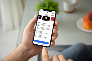PayPal a lansat plățile cu criptomonede pentru cumpărăturile online 