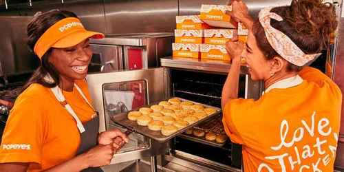 Surpriză - Celebrul lanț american de restaurante de tip fast-food Popeyes, printre cele cu cea mai rapidă creștere din SUA, vine în România. Ținta - 90 de restaurante în 10 ani