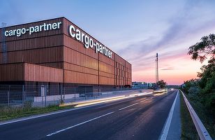 Grupul japonez Nippon Express Holdings a cumpărat inclusiv afacerea din România a Cargo-Partner 