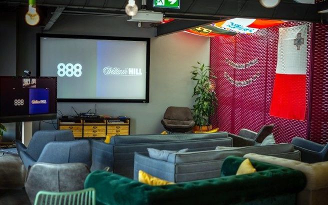 SURPRIZĂ Proprietarul 888.ro analizează vânzarea afacerilor