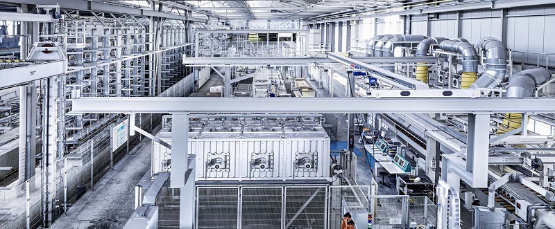 FOTO Investitor străin își verifică fabricile din România. Producția locală, piatră de temelie pentru Montana Aerospace