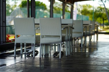 EXCLUSIV Cele mai mari insolvențe din HoReCa în pandemie. Restaurantele s-au prăbușit, hotelurile au reușit pe cât posibil să supraviețuiască. Ce urmează în 2022? Alte insolvențe