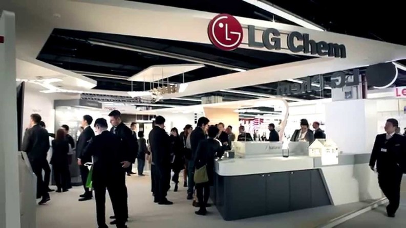 Samsung Electronics ar putea cumpăra baterii pentru telefoane de la compania LG Chem
