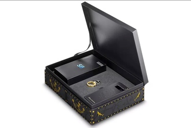 VIDEO&FOTO După seria Batman, Samsung lansează Galaxy S8 Pirates of the Caribbean edition