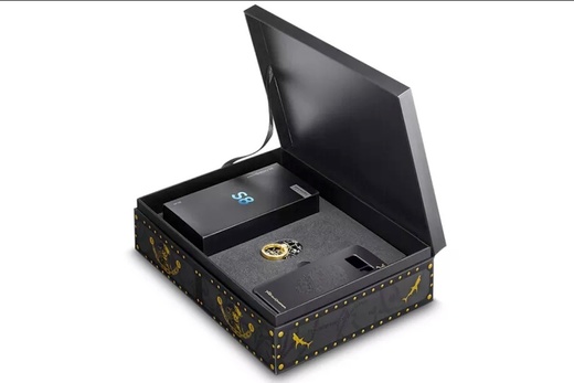 VIDEO&FOTO După seria Batman, Samsung lansează Galaxy S8 Pirates of the Caribbean edition