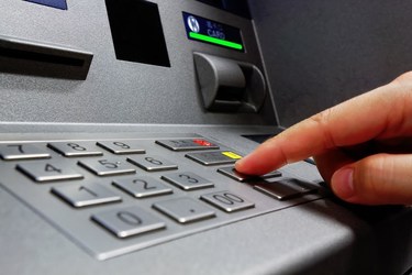 Aplicația care detectează dispozitivele de clonat carduri de la bancomate