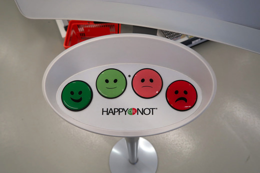 Startup-ul din spatele panourilor cu “emoticoane”, care măsoară satisfacția clienților, apărute și în România, a atras 14,5 milioane dolari 