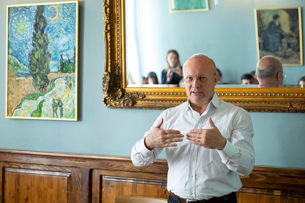 EXCLUSIV Guvernul, discuție de urgență cu fondatorul Bitdefender după cel mai mare atac cibernetic din istoria Cadastrului. Vicepremierul Oana Gheorghiu: Căutăm cea mai bună expertiză în domeniile unde statul și-a dovedit limitele!