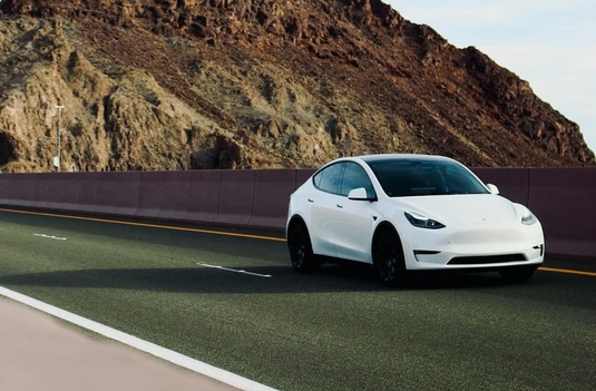 Tesla se așteaptă să crească prețurile Model 3 în Europa, după tarifele mai mari ale UE pentru vehiculele electrice din China