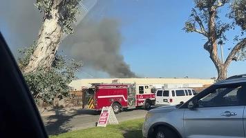VIDEO Un avion de mici dimensiuni s-a prăbușit pe o fabrică de mobilă, în California. ”Părea ca un vis”