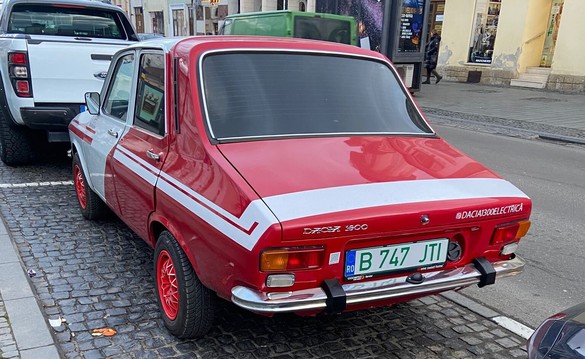 FOTO Un român și-a transformat Dacia 1300 într-o mașină electrică cu 26.000 euro. Autonomie de 155 km și viteză de 110 km/h