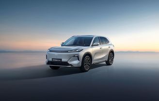 Geely lansează primul său SUV plug-in hybrid în România FOTO