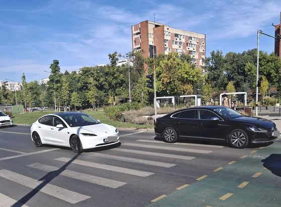 EXCLUSIV FOTO Multe mașini fără RCA, inclusiv Tesla, în traficul din București. Vicepreședintele ASF: Aproximativ 25% din vehiculele înmatriculate nu au RCA! Experiment Profit.ro în trafic și la mașini parcate