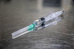 ULTIMA ORĂ EMA confirmă oficial existența unei legături posibile între vaccinul Johnson&Johnson pentru Covid-19 și cazurile de tromboze. Recent, agenția a prezentat o concluzie similară despre serul AstraZeneca