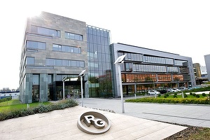 Tranzacție surpriză - Lanțul de farmacii Dr. Max Group preia farmaciile și distribuția Gedeon Richter în România