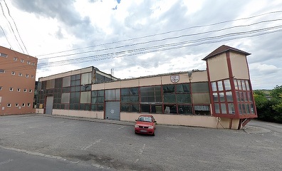 FOTO Fabrică istorică dispare, lovită de concurența mărfurilor ieftine aduse din China. Famos, unul dintre cei mai vechi producători de mobilă din România, care l-a avut acționar pe Attila Verestoy, pregătește lichidarea
